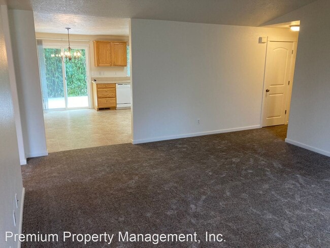 Building Photo - 3 br, 2 bath House - 636 Blair Court NE