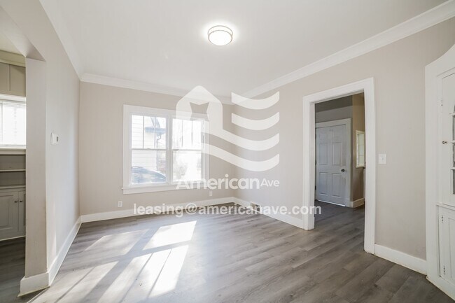 Foto del edificio - 908 E McClure Ave