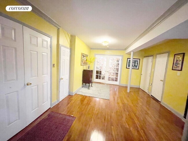 Foto del edificio - 858 Greene Ave