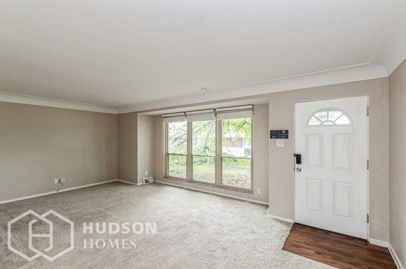 Building Photo - AVAILABLE NOW! - 1009 Blue Ridge Drive, Be...