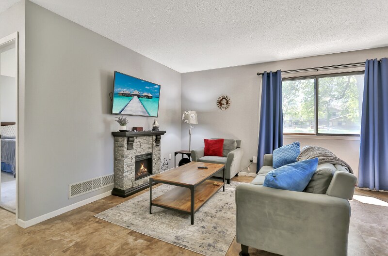 Primary Photo - 1271 Greenbriar Ct