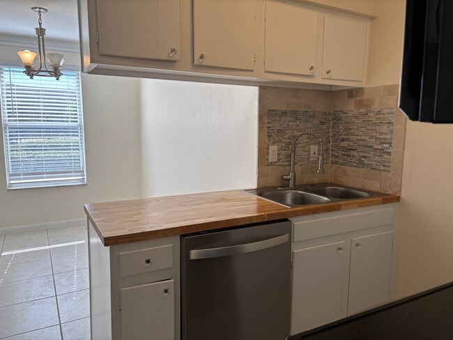 Building Photo - 200 St Andrews Blvd