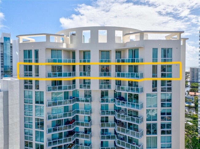 Foto del edificio - 150 Sunny Isles Blvd