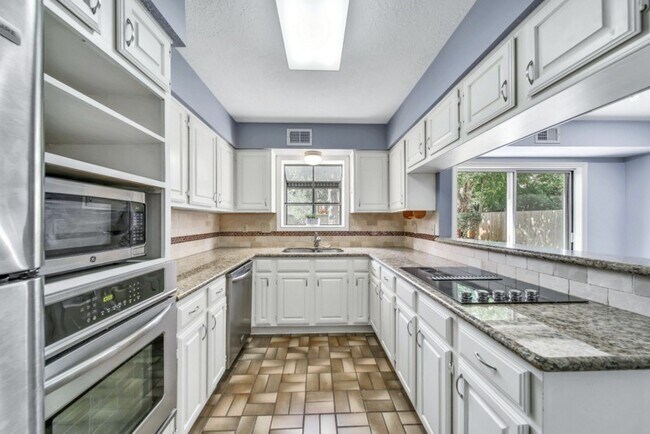 Building Photo - 4137 Ruskin St