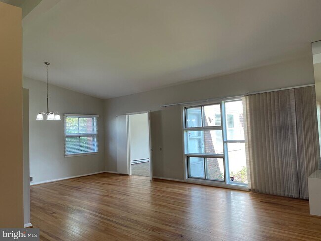 Building Photo - 2406 Sylvale Rd