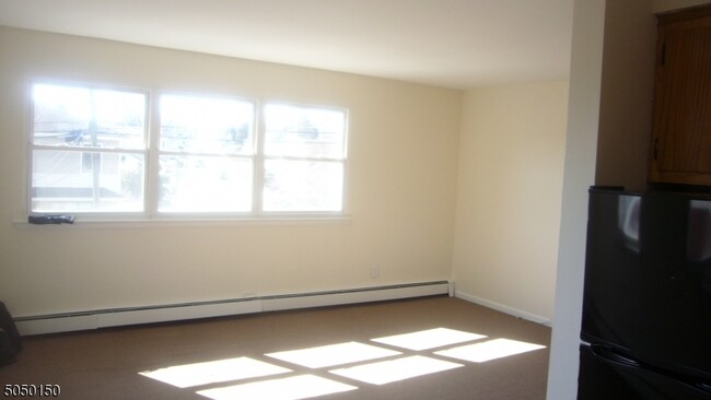 Building Photo - 336 Totowa Rd