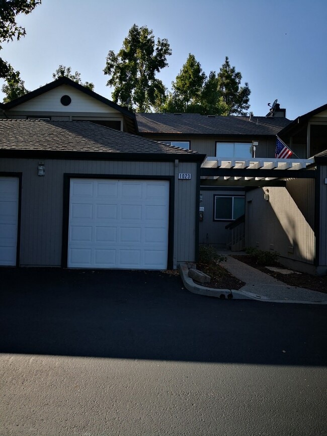 Building Photo - 1023 Chadwick Cir