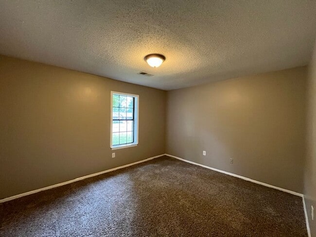 Building Photo - Renovated 2 Bedroom 1 Bath Home for Rent!!