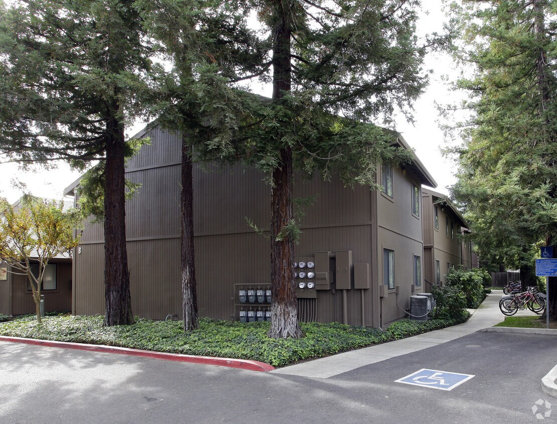 St. Apartments Davis, CA