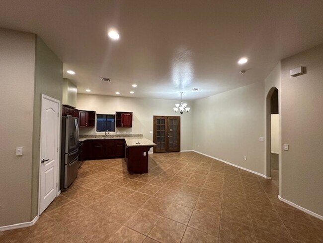 Building Photo - 4 Bedroom Home for Rent in Yuma East!
