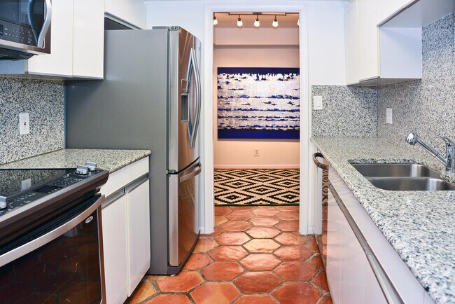 Building Photo - 5510 N Ocean Dr