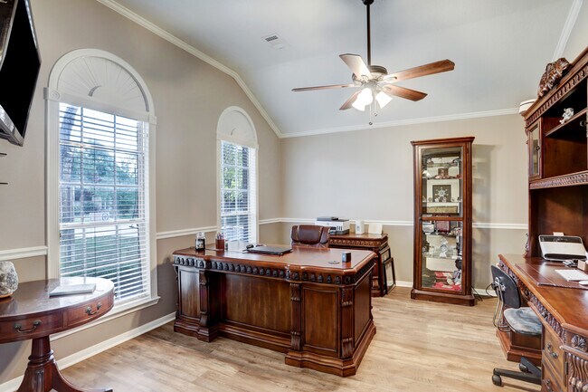 Building Photo - 21402 Meadowhill Dr