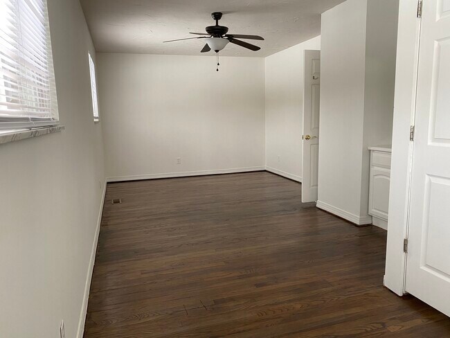 Building Photo - 4530 Willow Rd