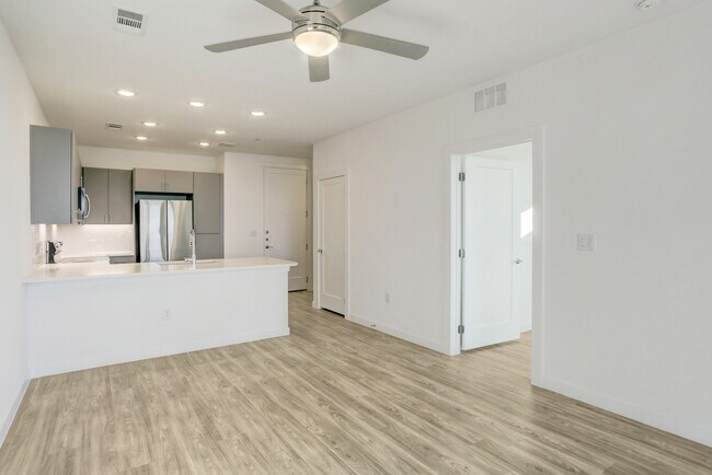 Foto del edificio - 4801 Springdale Rd