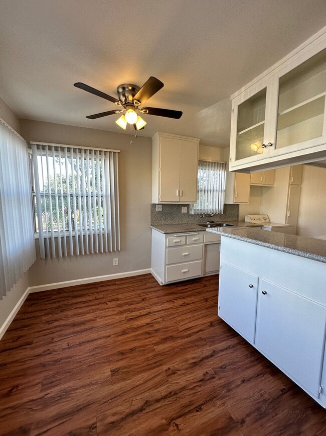 Building Photo - 4640 E 4th St