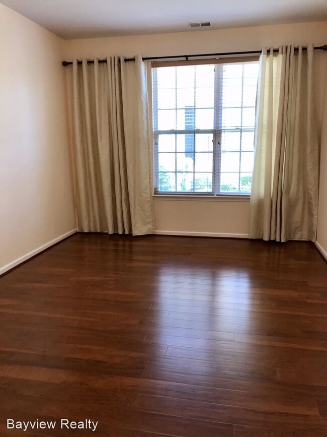 Building Photo - 3 br, 2.5 bath House - 1016 Grace Hill Dr.