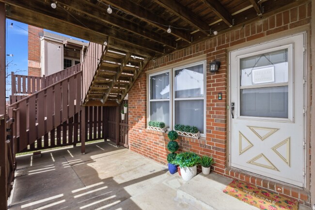 Building Photo - 1450 S Webb Rd