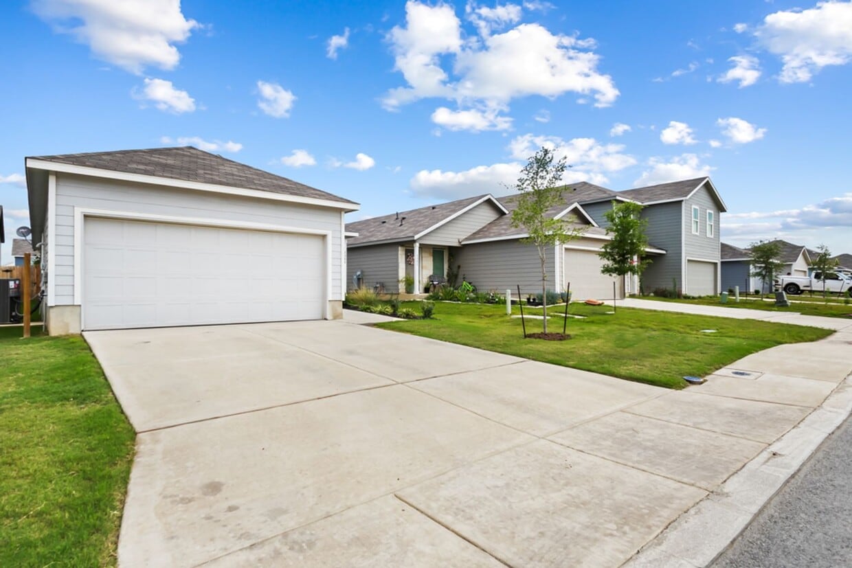 Photo - 1355 Neria Loop