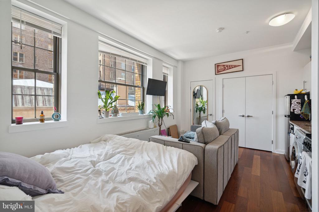 Foto principal - 219-29 S 18th St