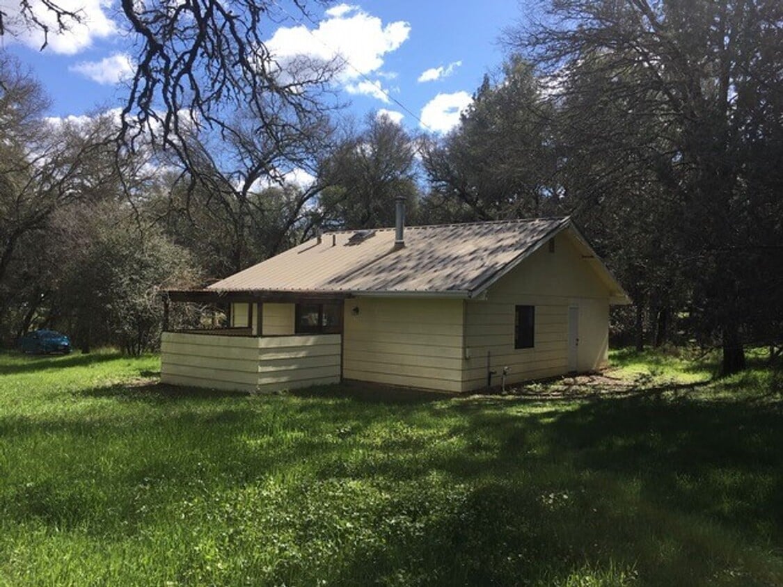 Primary Photo - 18601 Country Ln