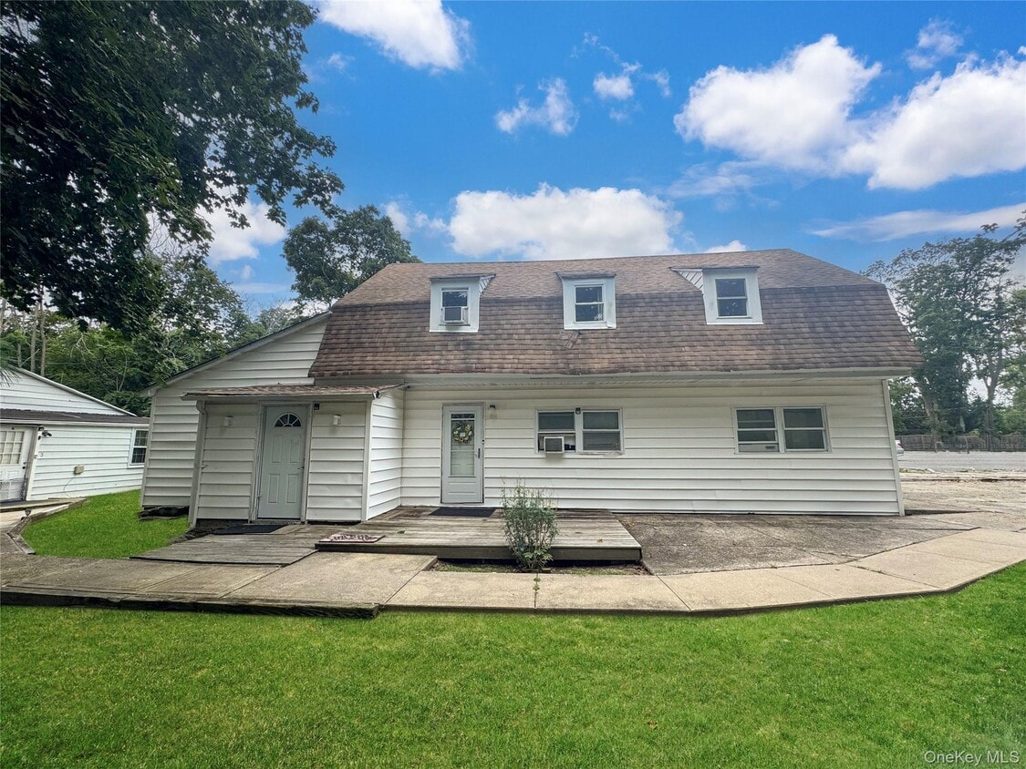 Primary Photo - 174 Mills Pond Rd
