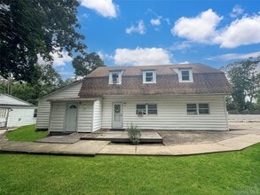 Building Photo - 174 Mills Pond Rd