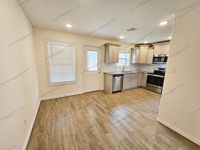 Foto del edificio - 6614 Leightyn Ln