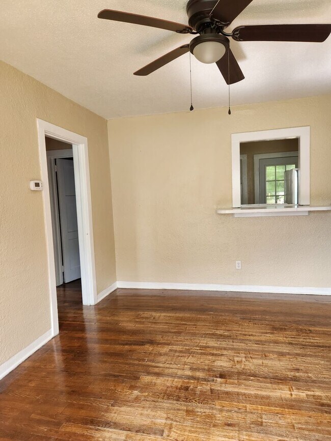 Foto del edificio - Single Family 2 bed 2 bath