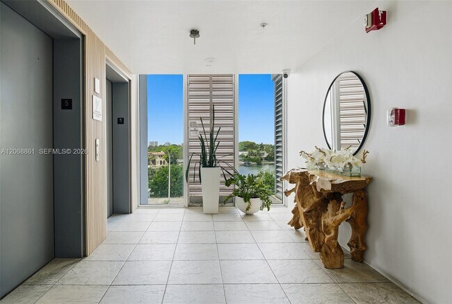 Foto del edificio - 6305 Indian Creek Dr