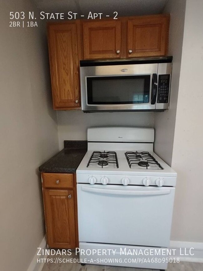 Building Photo - 2 bedroom 1 bath apartment in Champaign IL.