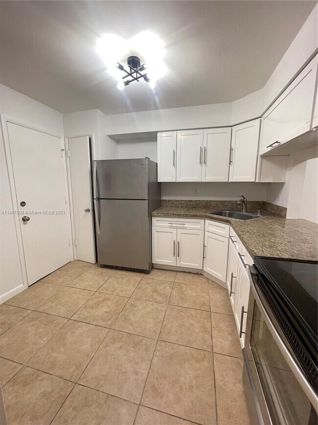 Foto del edificio - 1540 NE 191st St