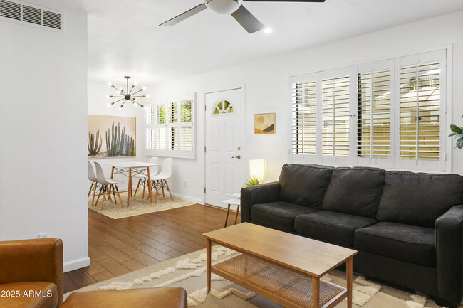 Foto del edificio - 1253 N Granite Reef Rd