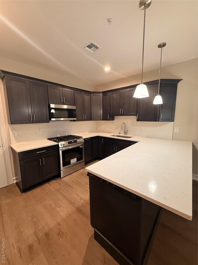 Building Photo - 122 Greenwich Ave