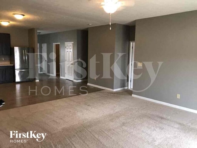 Foto del edificio - 562 Farnham Dr