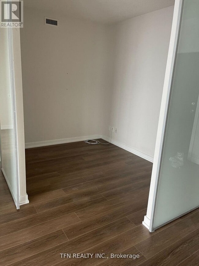 Building Photo - 33 Charles St E