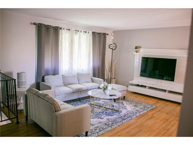 Foto del edificio - 6748 Edgewood Ave N