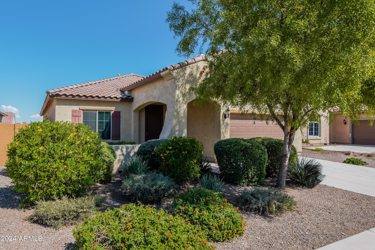 Foto principal - 25960 W Tonto Ln