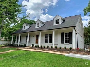 Building Photo - 3069 Circle Gate Dr