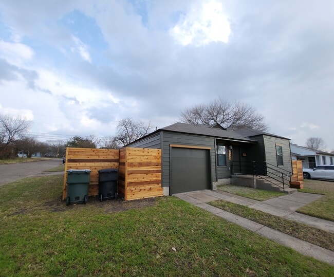 Building Photo - 1503 S 15th St