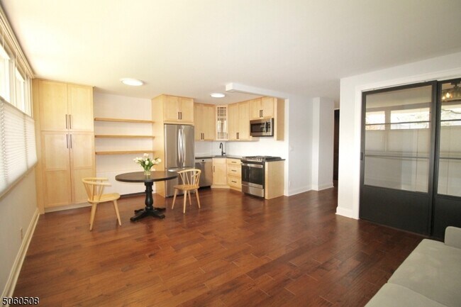 Foto del edificio - 530 Valley Rd