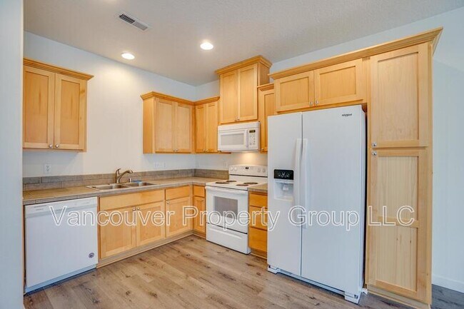 Building Photo - 2422 NE 114th Ct