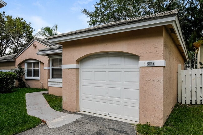 Building Photo - 9845 NW 9th Ct
