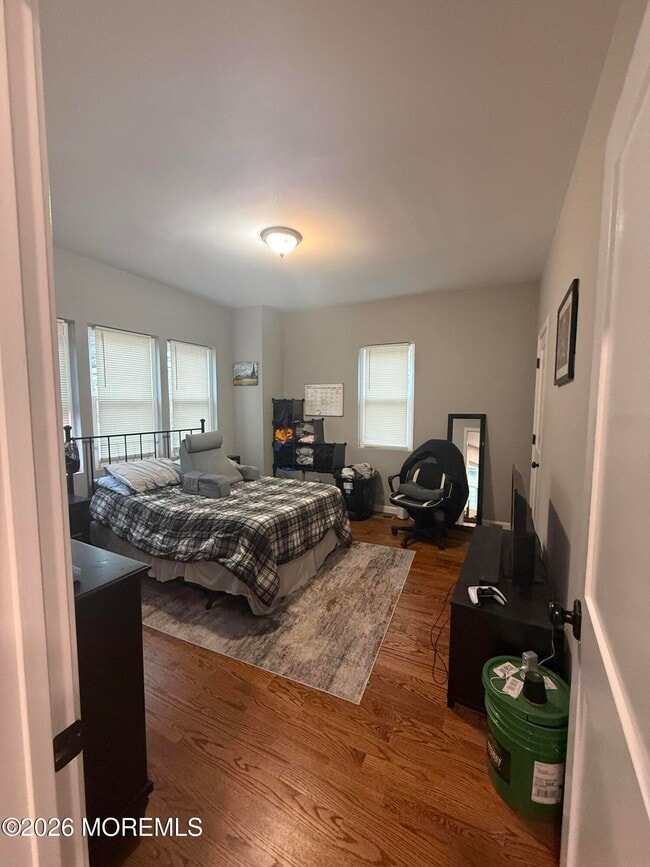 Building Photo - 591 Vernon St