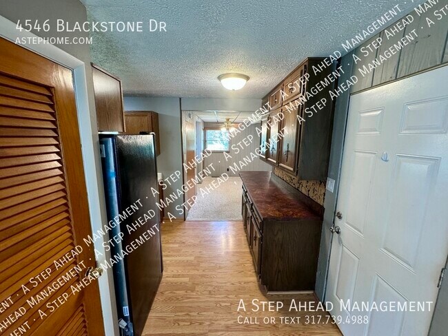 Foto del edificio - 4546 Blackstone Dr