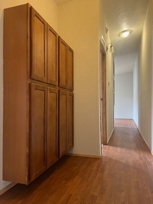Foto del edificio - Three Bedroom in Temescal