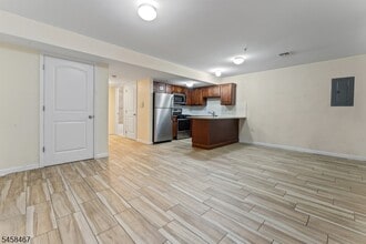 Building Photo - 453 Washington St