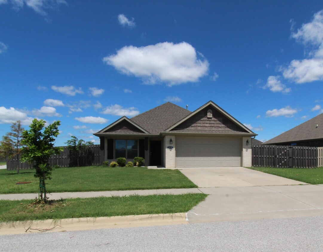 Primary Photo - 4418 W Divide Dr