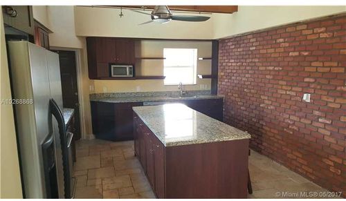 Foto del edificio - 811 NW 29th Ct