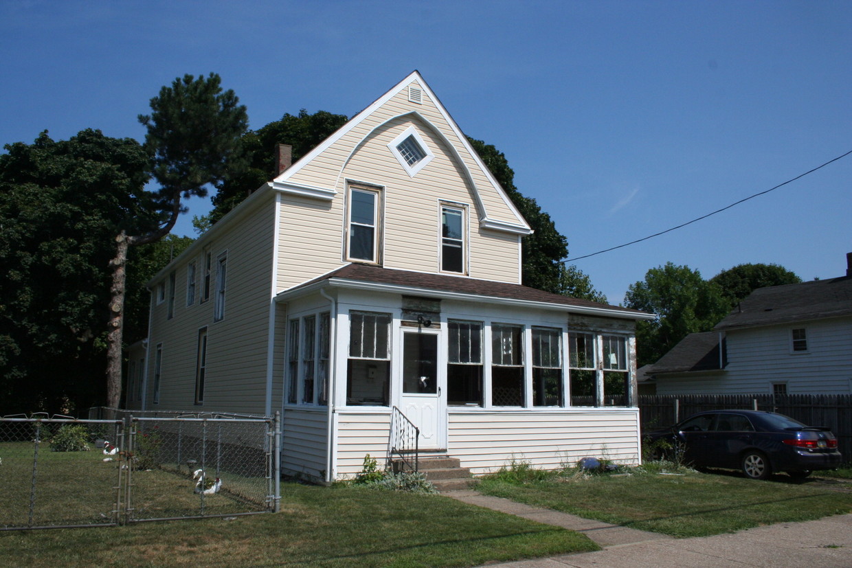 Primary Photo - 836 E 21st St