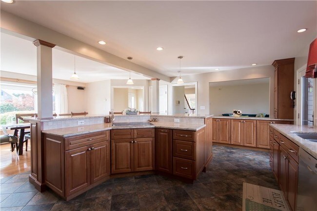 Building Photo - 75 Crestview Dr